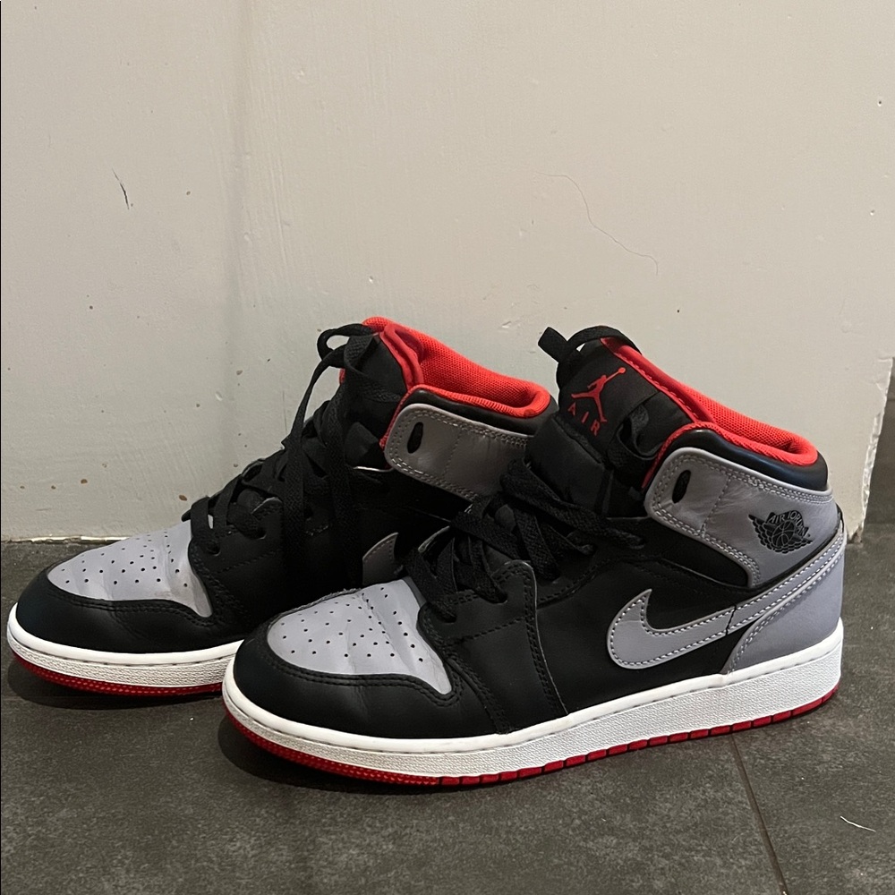 Size 6 kids Air jordan Black red and Gray High-Top Sneakers